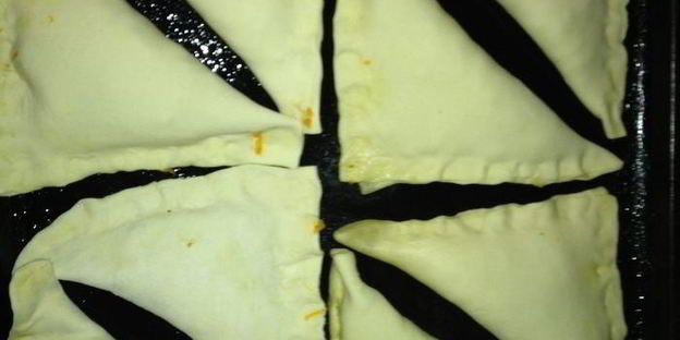 слоеные пирожки с тыквой и репчатым луком