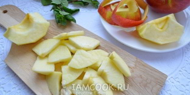 слоеные пирожки с яблоком