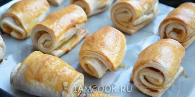 слоеные пирожки с яблоком