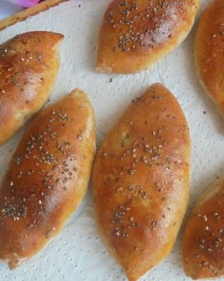 Цельнозерновые пирожки со снытью, морской капустой и яйцом