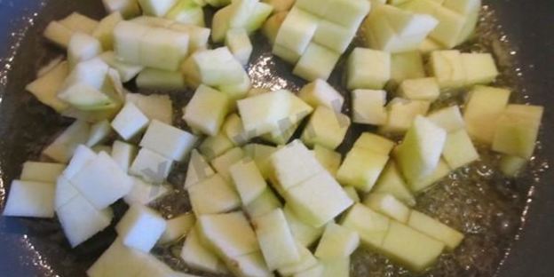 творожные пирожки в духовке с яблоком и корицей