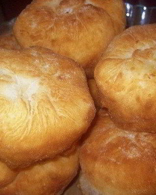 Жареные пирожки на сыворотке с повидлом