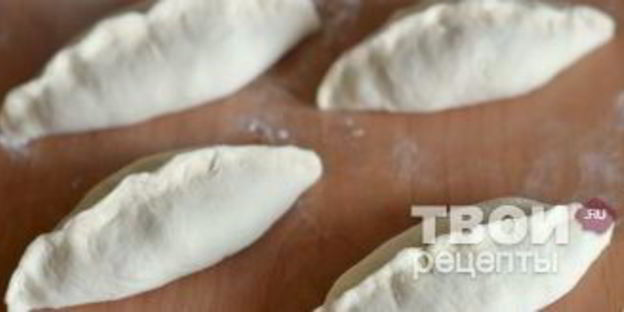 жареные пирожки с луком и яйцом