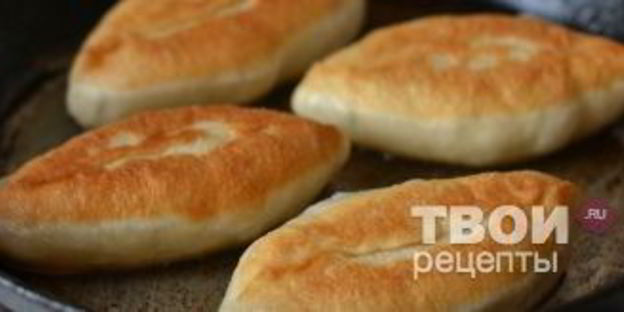 жареные пирожки с луком и яйцом