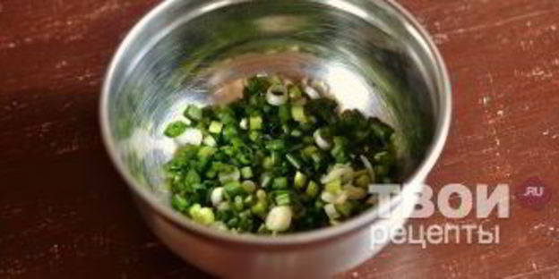 жареные пирожки с луком и яйцом