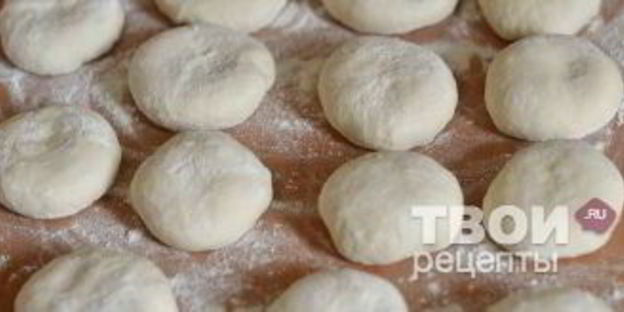 жареные пирожки с луком и яйцом