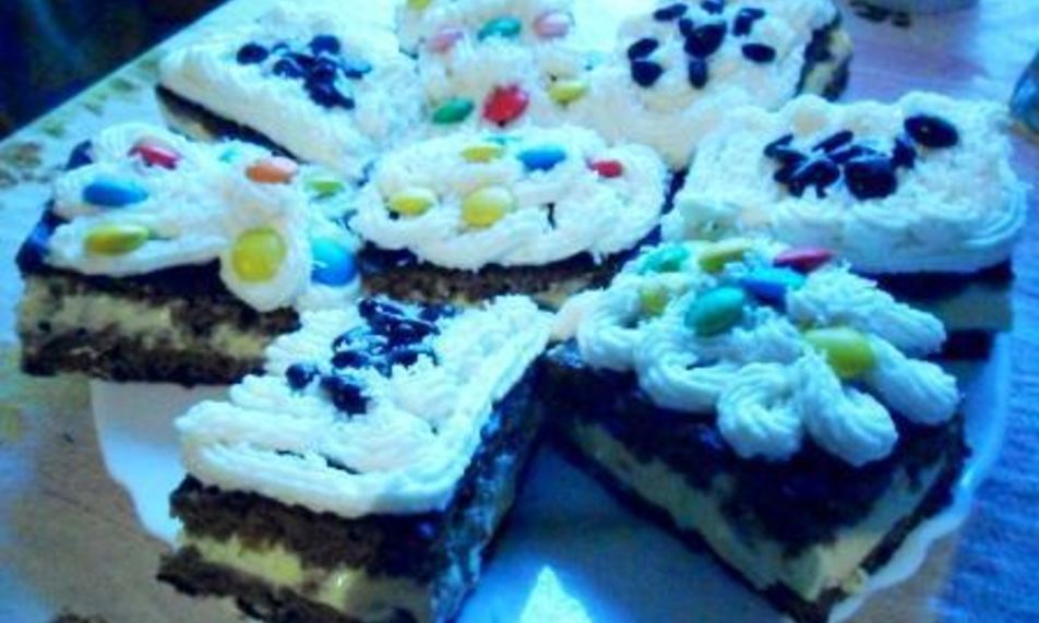 Рецепт бисквитных пирожных с творожной начинкой сметанным кремом