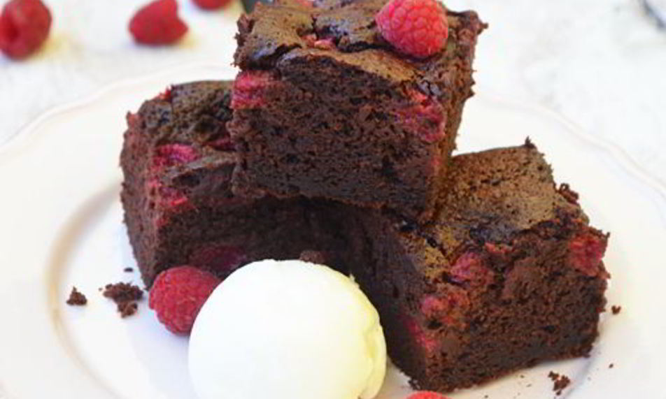 Рецепт брауни на темном пиве с малиной
