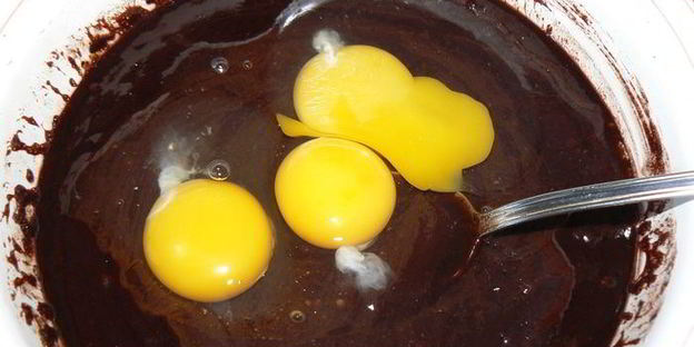 брауни с творожно-сливочным сыром и малиной