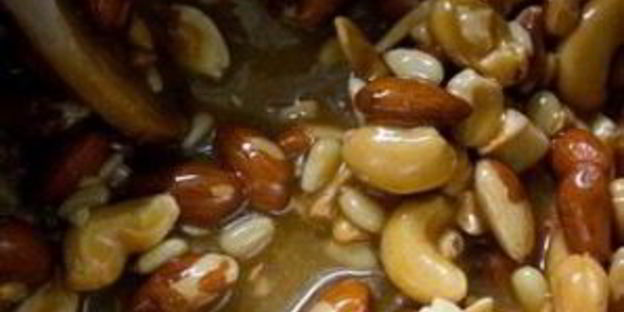 ореховые пирожные с медом