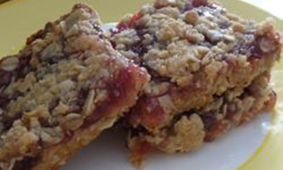 Рецепт овсяных пирожные-крошка с малиновым вареньем