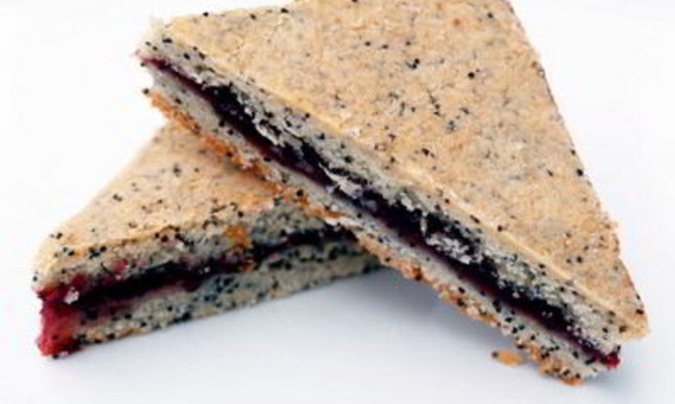 Рецепт песочных пирожных с маком и фруктовой прослойкой