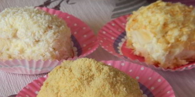 пирожное из слоеного теста