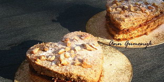 пирожное сердечное с шоколадным муссом