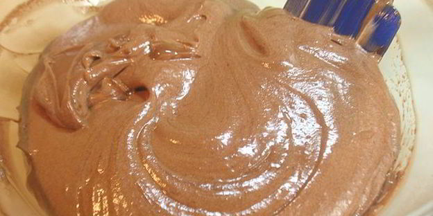 пирожное сердечное с шоколадным муссом