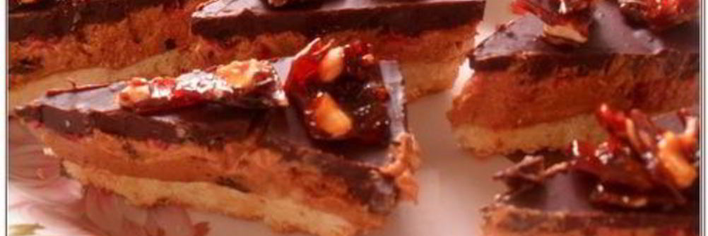 Пирожное Сникерс с малиной