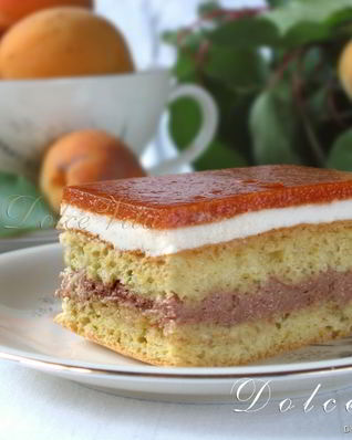 Пирожные с абрикосами и йогуртом