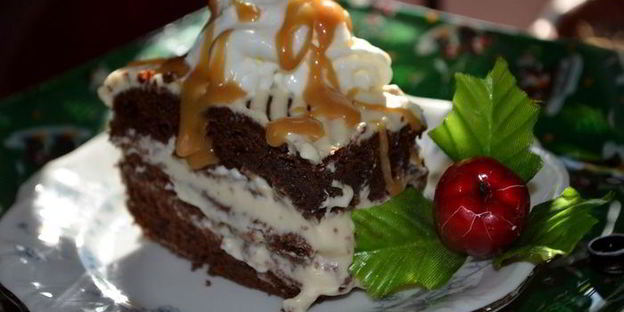 шоколадно-карамельный брауни