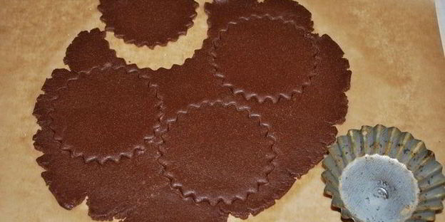 шоколадно-мятные пирожные с арахисовой пастой