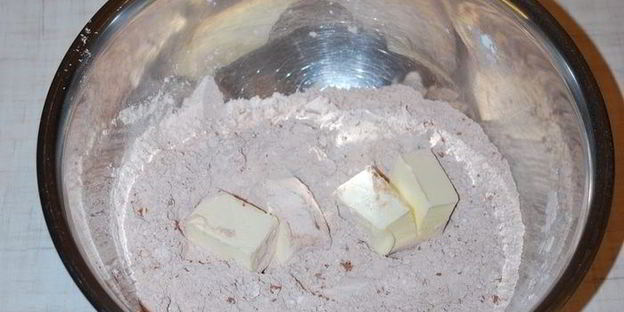 шоколадно-мятные пирожные с арахисовой пастой