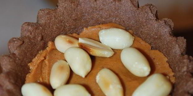 шоколадно-мятные пирожные с арахисовой пастой