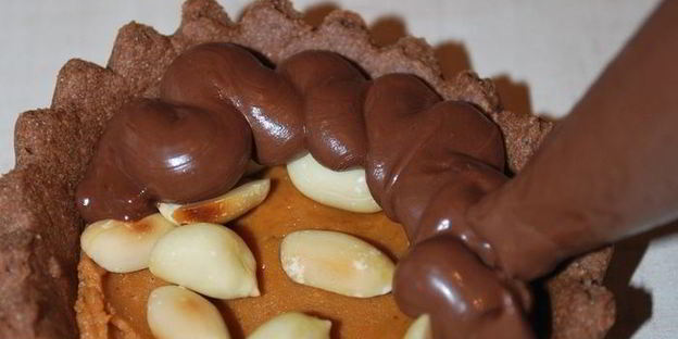 шоколадно-мятные пирожные с арахисовой пастой