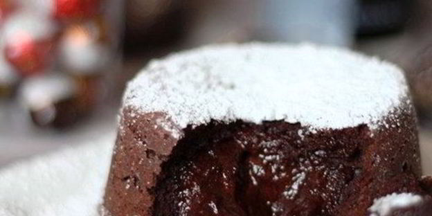 шоколадное горячее пирожное с жидкой начинкой