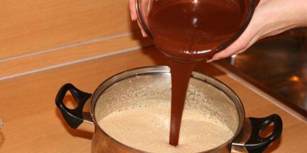 шоколадные брауни с арахисовыми завитками