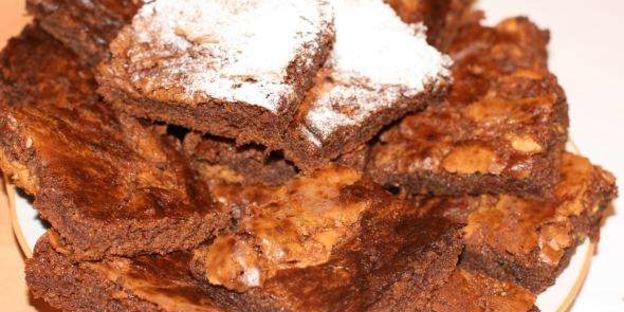 шоколадные брауни с арахисовыми завитками