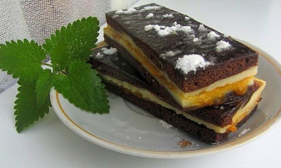 Рецепт творожно-шоколадных пирожные из бисквита