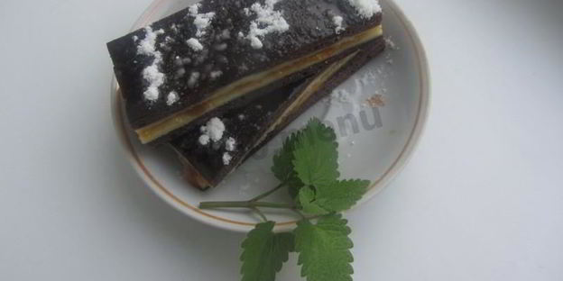 творожно-шоколадные пирожные из бисквита