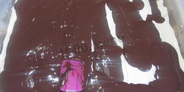 творожно-шоколадные пирожные из бисквита