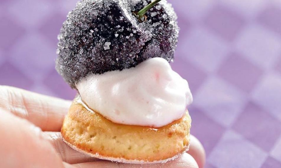 Рецепт творожно-вишневых пирожные