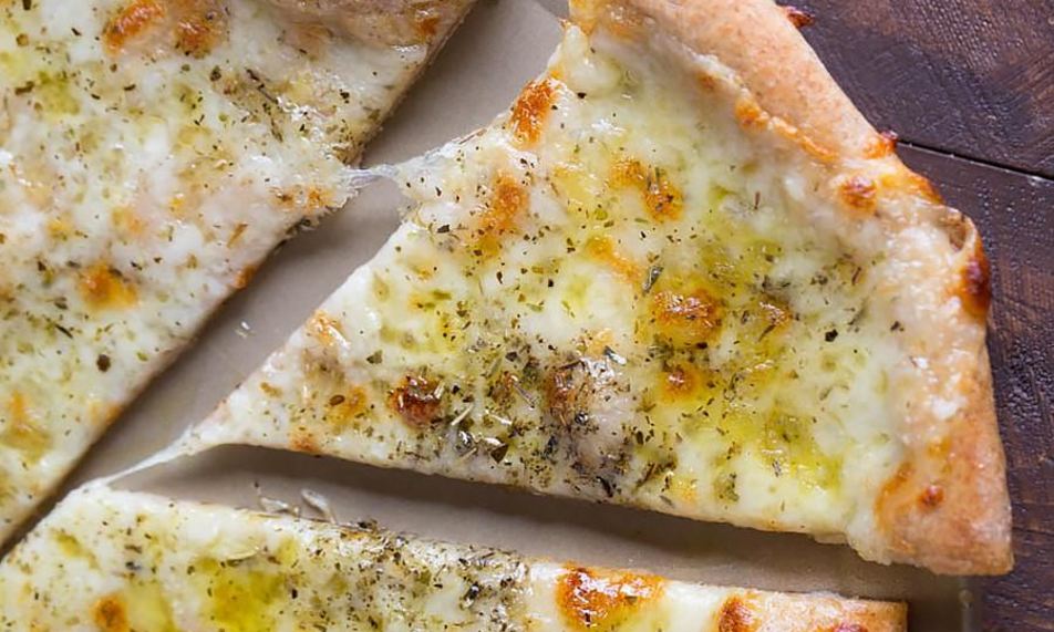 Рецепт белой пиццы с итальянской смесью трав