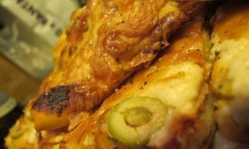 Рецепт домашней пиццы с семгой, оливками и орегано