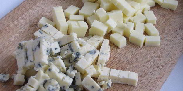 осенняя пицца с горгонзолой и ветчиной