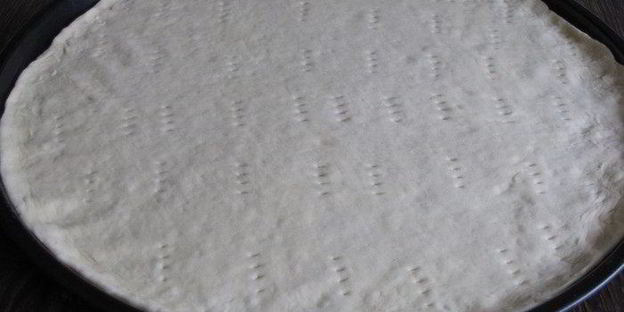 осенняя пицца с горгонзолой и ветчиной