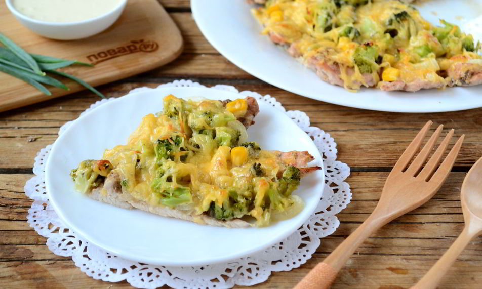 Рецепт пиццы из куриного филе с сыром и брокколи