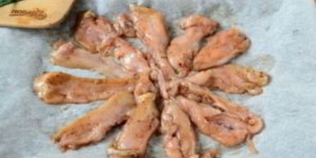 пицца из куриного филе с сыром и брокколи