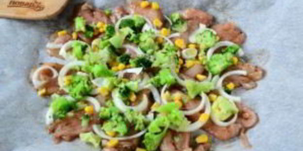 пицца из куриного филе с сыром и брокколи