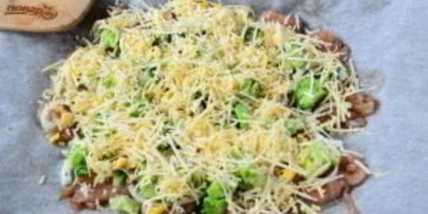 пицца из куриного филе с сыром и брокколи