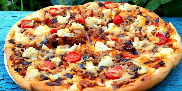 пицца с баклажанами и цветной капустой