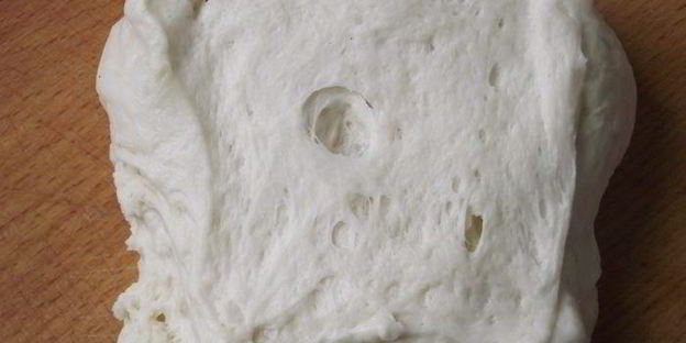 пицца с фетой, помидорами и оливками