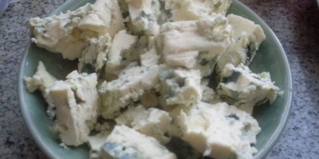 пицца с карамелизированным луком и яблоками