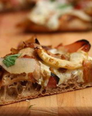 Пицца с карамелизованным луком и фенхелем