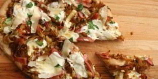 пицца с карамелизованным луком и фенхелем