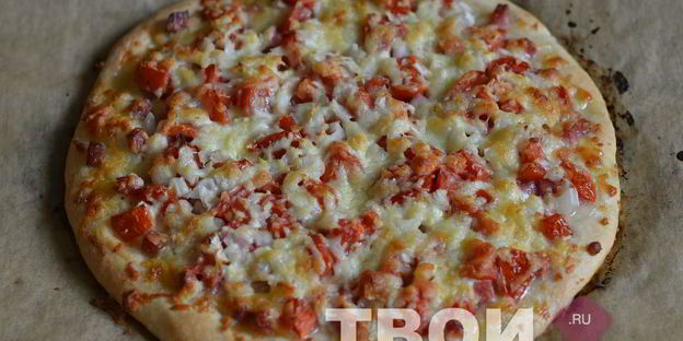 пицца с колбасой