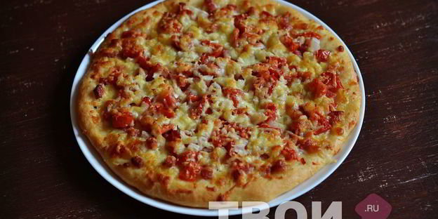 пицца с колбасой