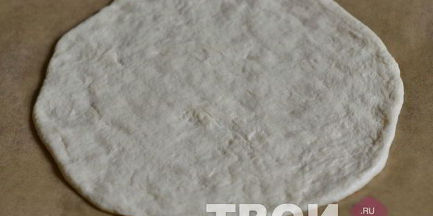 пицца с колбасой