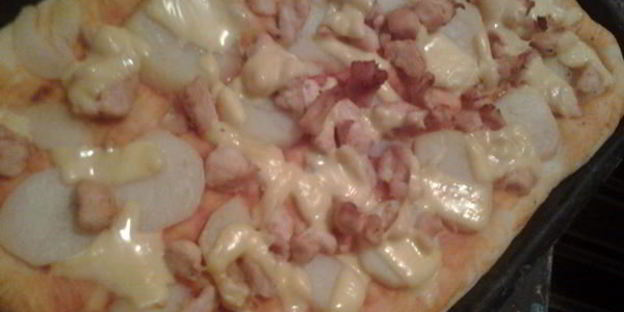 пицца с куриным филе и картофелем